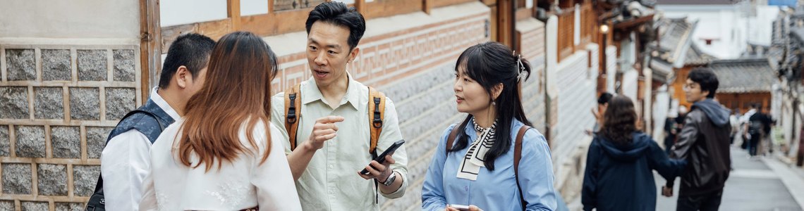 한국의 형제 자매들은 다양한 언어로 하느님의 이름에 영광을 돌리는 일에 참여하고 있습니다.